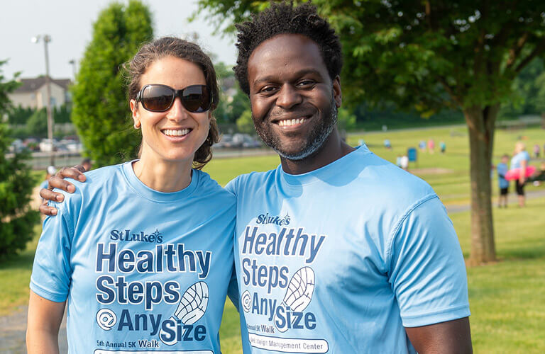Couple participating in 5k challenge